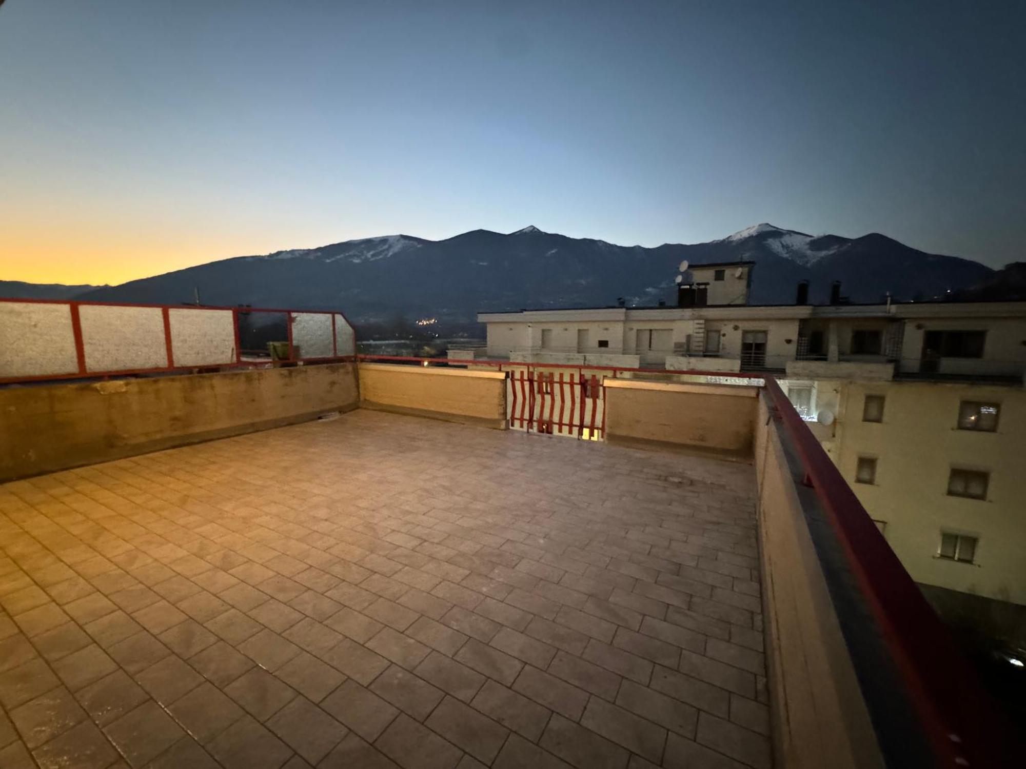 Апартаменты Attico - Terrazza Su Castello Кастель-ди-Сангро Экстерьер фото